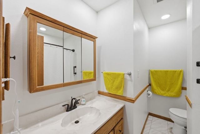 1448 N 6th Avenue E, Newton, IA 50208