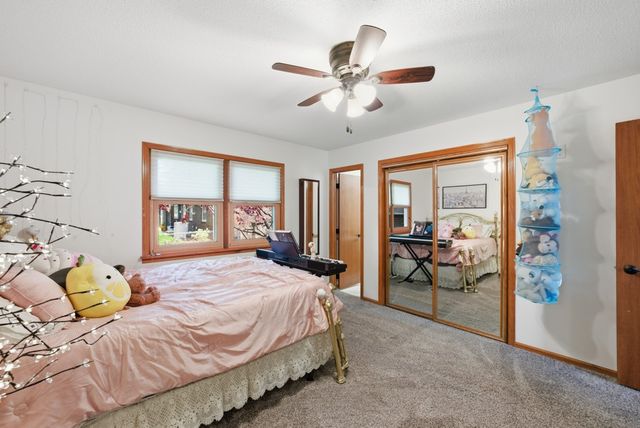 1448 N 6th Avenue E, Newton, IA 50208