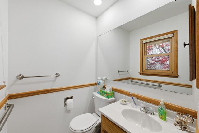 1448 N 6th Avenue E, Newton, IA 50208