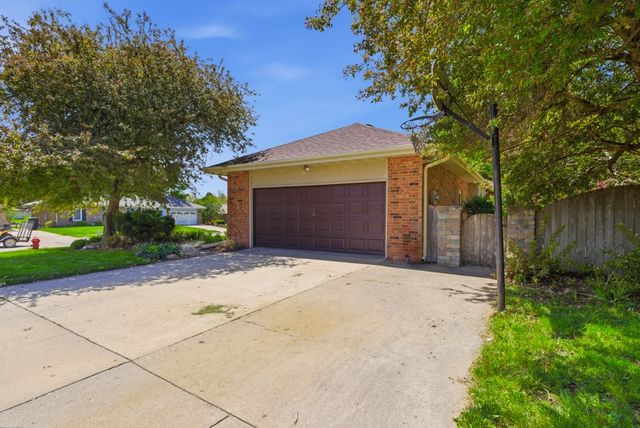 1448 N 6th Avenue E, Newton, IA 50208