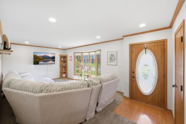 1448 N 6th Avenue E, Newton, IA 50208