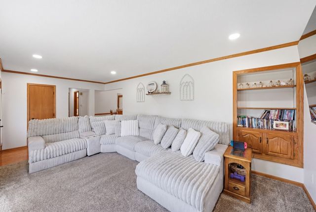 1448 N 6th Avenue E, Newton, IA 50208