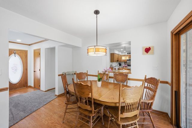 1448 N 6th Avenue E, Newton, IA 50208