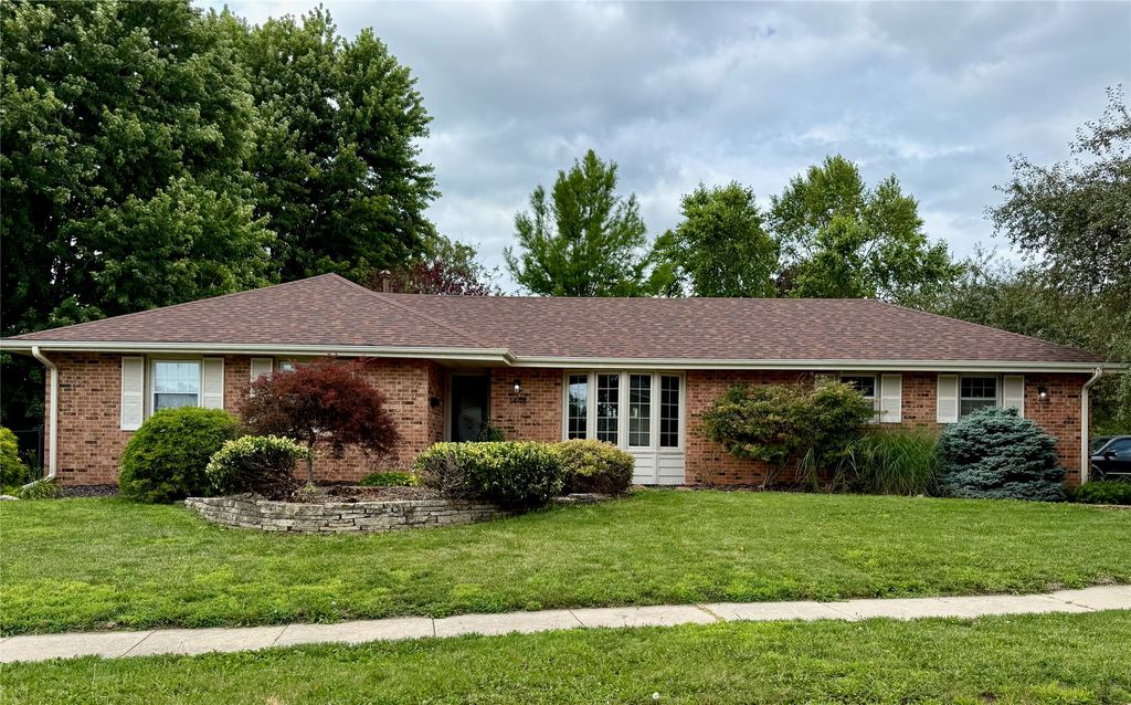 1448 N 6th Avenue E, Newton, IA 50208