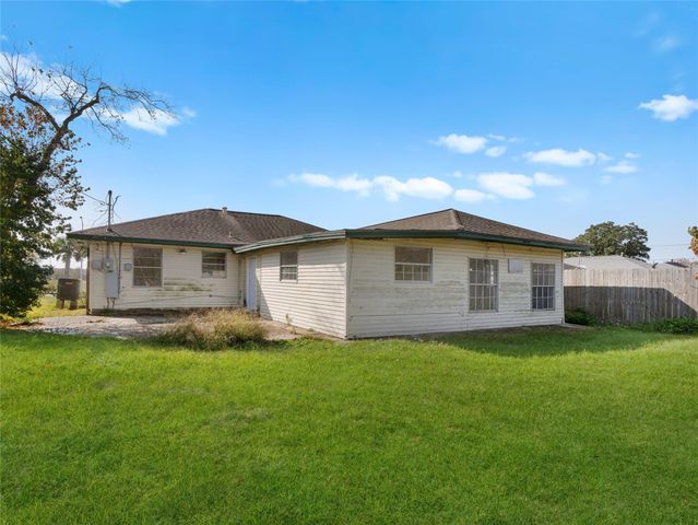 1114 W 11th Street, Freeport, TX 77541