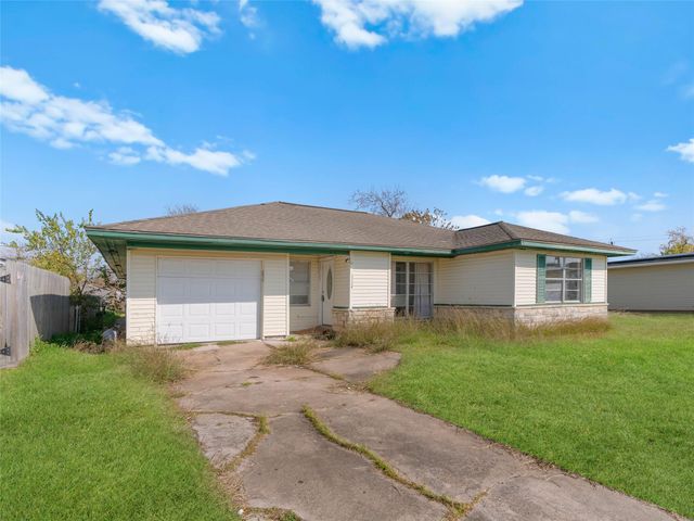 1114 W 11th Street, Freeport, TX 77541