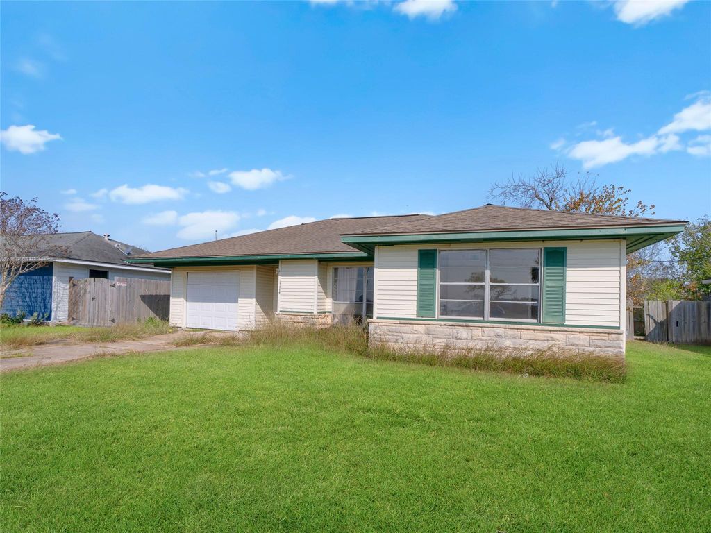 1114 W 11th Street, Freeport, TX 77541