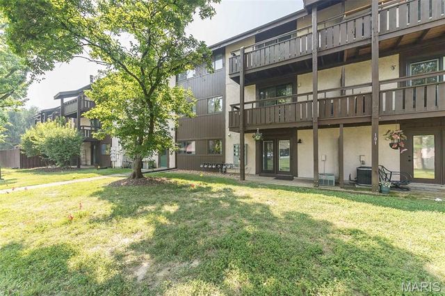1400 Heritage Landing 103, St Charles, MO 63303