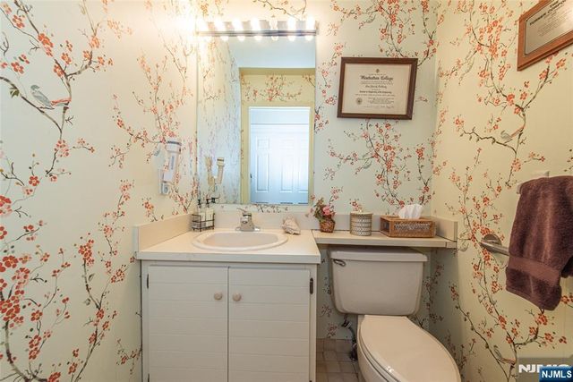 1 Birdseye Circle, Wayne, NJ 07470