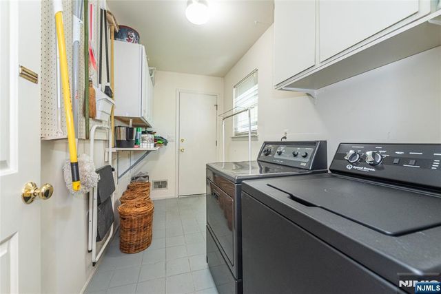 1 Birdseye Circle, Wayne, NJ 07470
