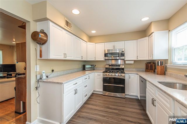 1 Birdseye Circle, Wayne, NJ 07470