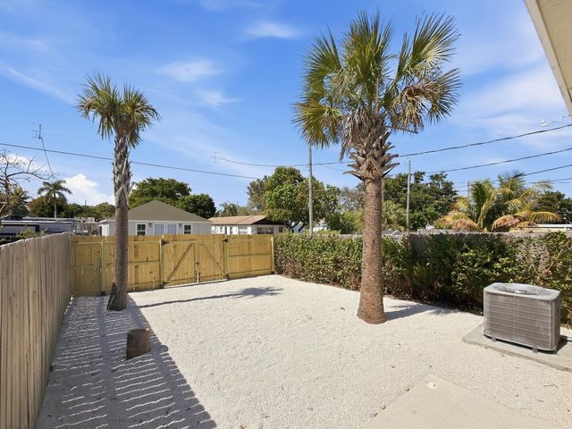 607 N F Street, Lake Worth, FL 33460