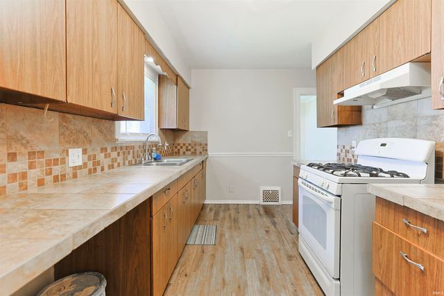 2157 Berkley Place, South Bend, IN 46616
