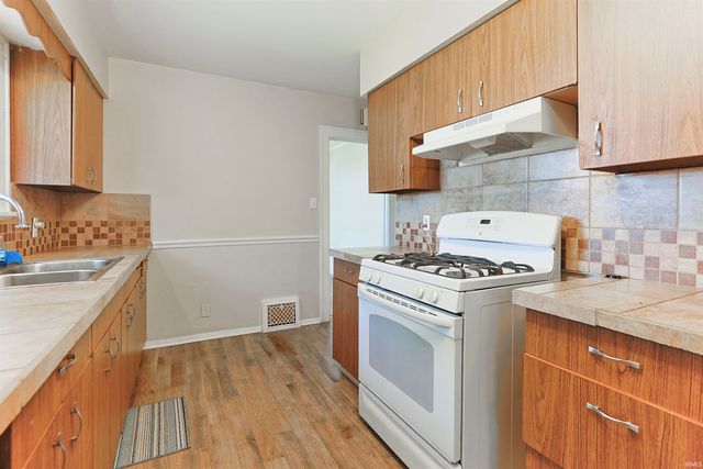 2157 Berkley Place, South Bend, IN 46616
