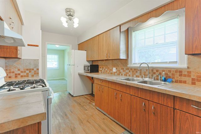 2157 Berkley Place, South Bend, IN 46616