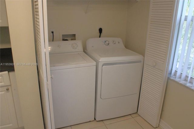9650 NW 2nd St 4-301, Pembroke Pines, FL 33024
