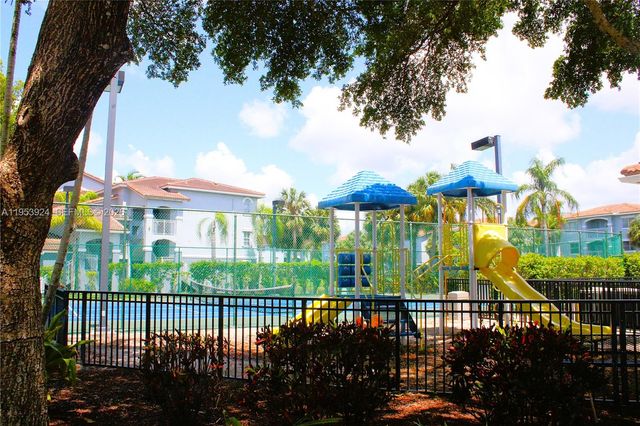 9650 NW 2nd St 4-301, Pembroke Pines, FL 33024