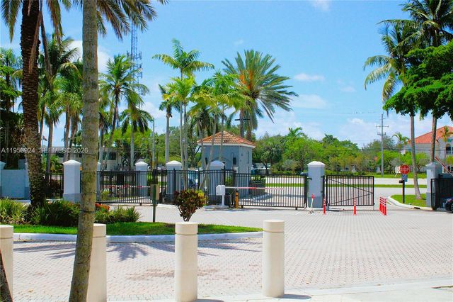 9650 NW 2nd St 4-301, Pembroke Pines, FL 33024