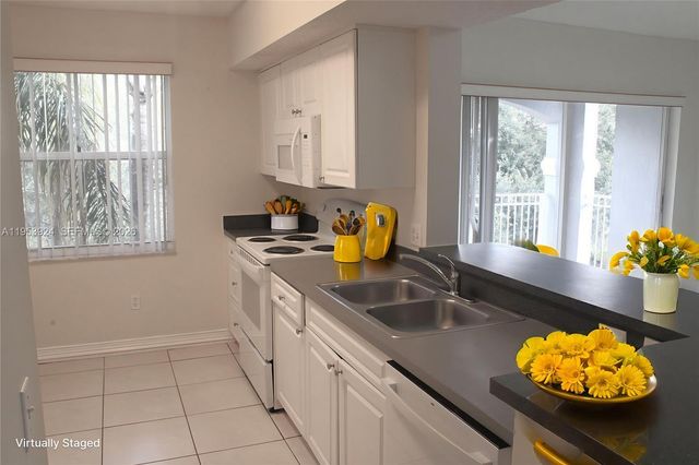 9650 NW 2nd St 4-301, Pembroke Pines, FL 33024