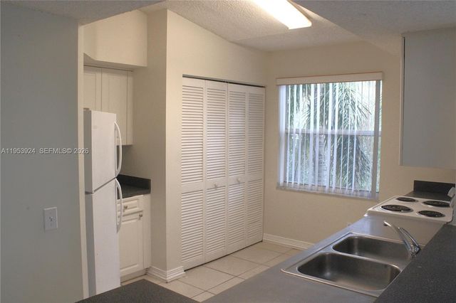 9650 NW 2nd St 4-301, Pembroke Pines, FL 33024