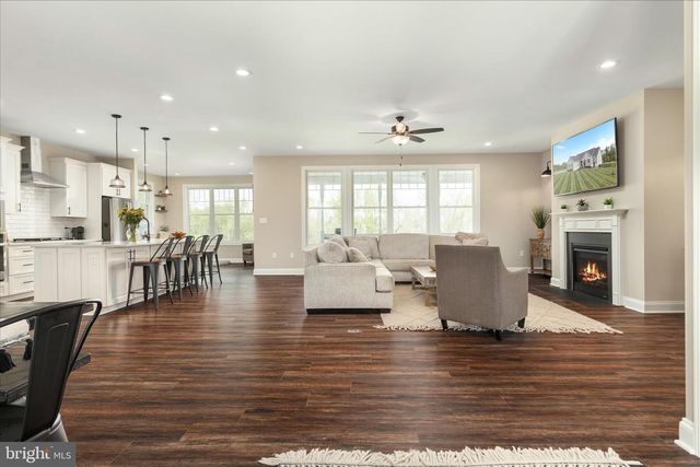 1015 REDBUD RD, Winchester, VA 22603