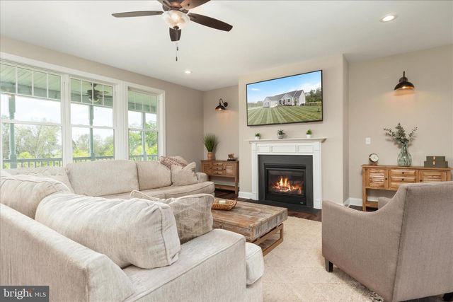 1015 REDBUD RD, Winchester, VA 22603