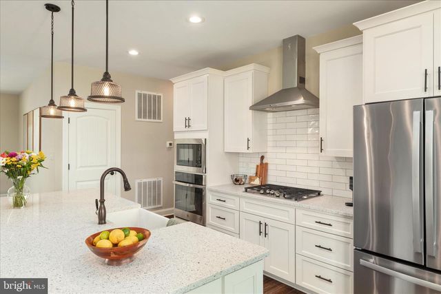1015 REDBUD RD, Winchester, VA 22603