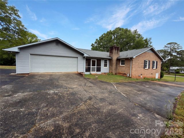 2077 Strafford Drive, Lancaster, SC 29720