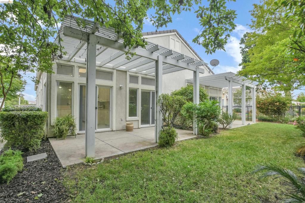 Image 23 of property listing at 276 Black Amber Way, Brentwood, CA 94513
