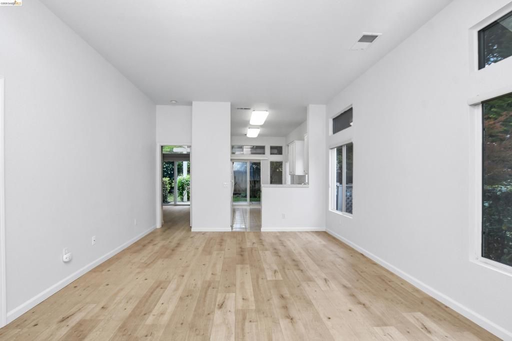 Image 7 of property listing at 276 Black Amber Way, Brentwood, CA 94513