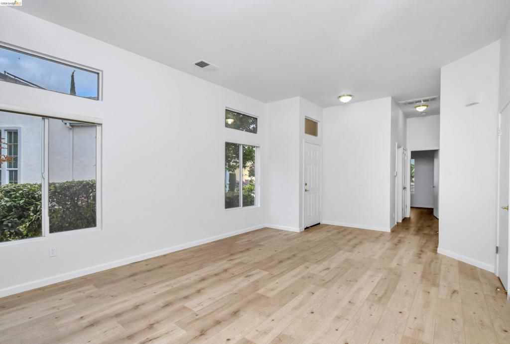 Image 8 of property listing at 276 Black Amber Way, Brentwood, CA 94513