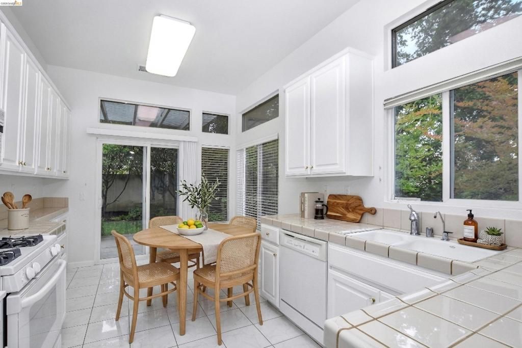Image 9 of property listing at 276 Black Amber Way, Brentwood, CA 94513