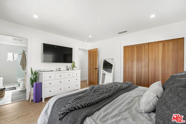 3032 Somerset Drive, Los Angeles, CA 90016