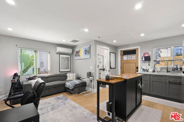 3032 Somerset Drive, Los Angeles, CA 90016