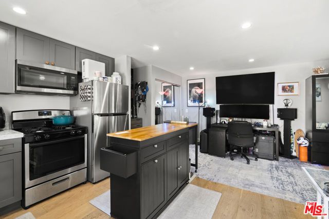 3032 Somerset Drive, Los Angeles, CA 90016