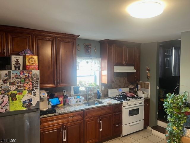 31 Downing St, Newark City, NJ 07105