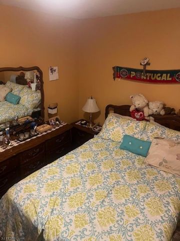 31 Downing St, Newark City, NJ 07105