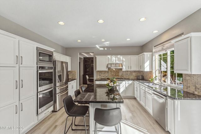 6726 Runnymede Drive, Sparks, NV 89436