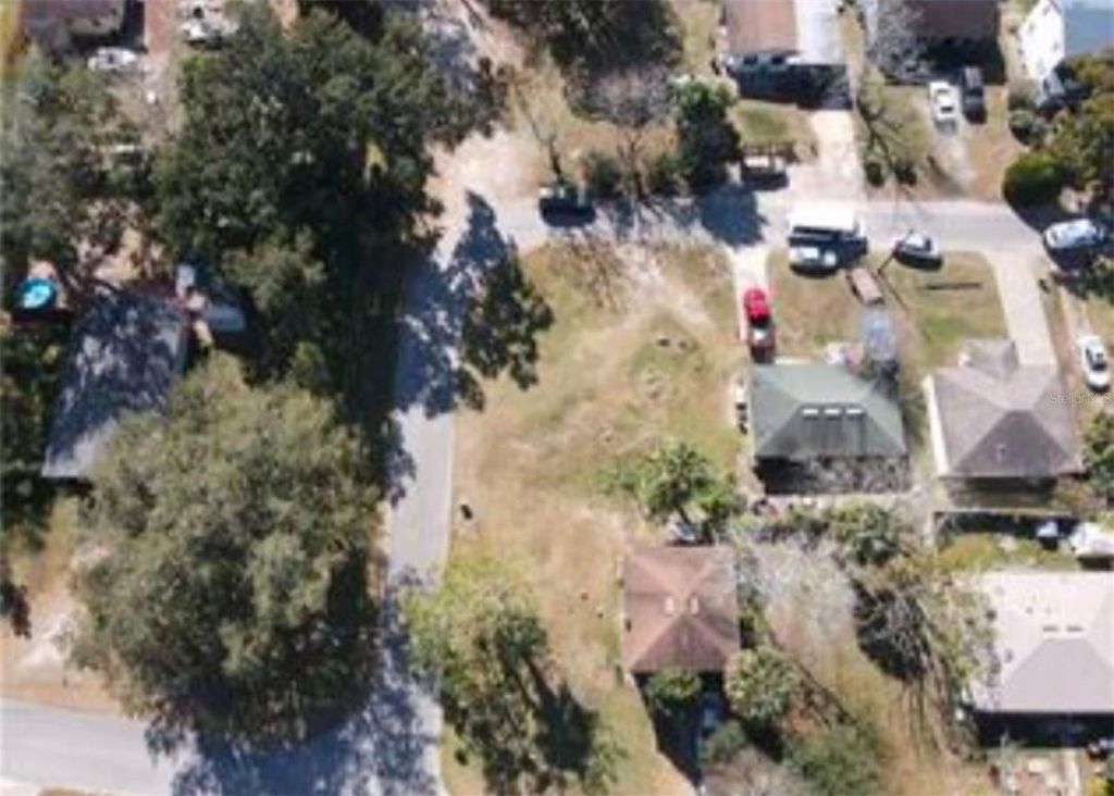 Image 2 of property listing at 406 W HERRIOTT AVENUE, Oakland, FL 34760