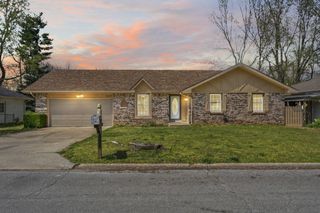 3449 South Newton Avenue, Springfield, MO 65807
