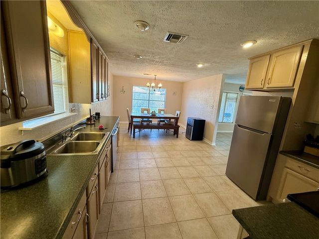 118 Markham Pl, Portland, TX 78374