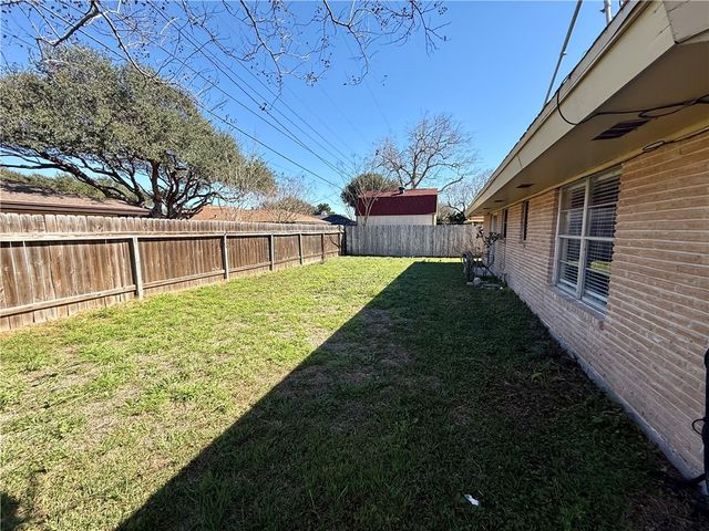 118 Markham Pl, Portland, TX 78374