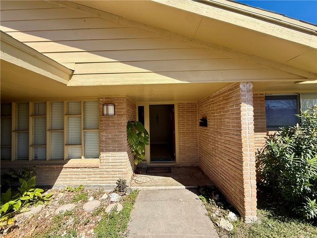 118 Markham Pl, Portland, TX 78374