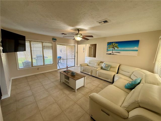 118 Markham Pl, Portland, TX 78374