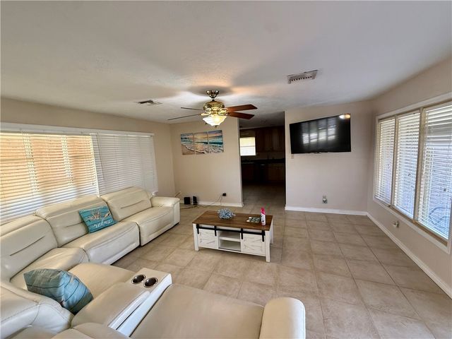 118 Markham Pl, Portland, TX 78374