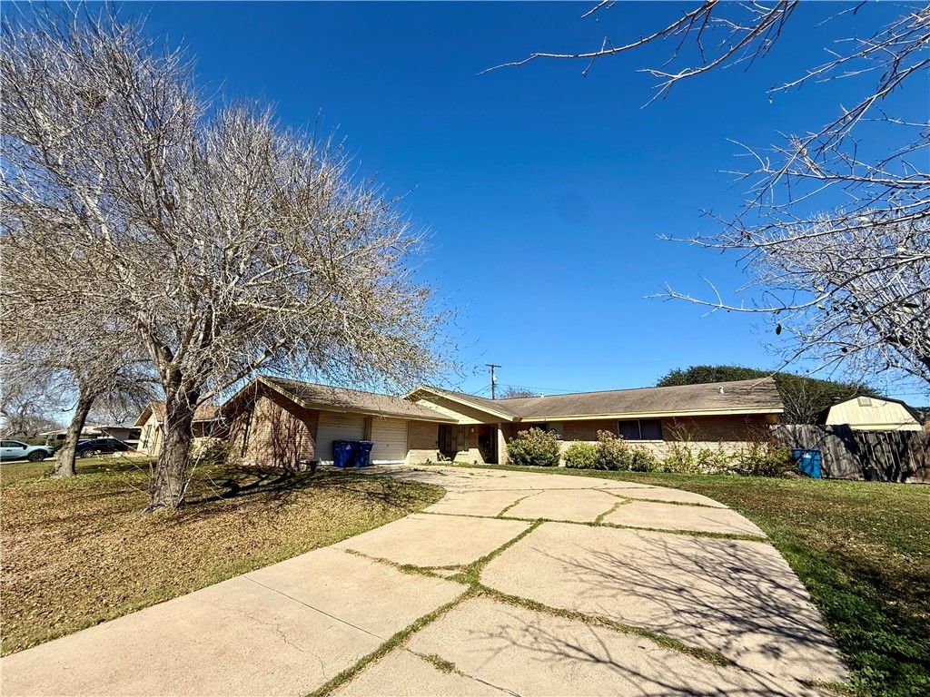 118 Markham Pl, Portland, TX 78374