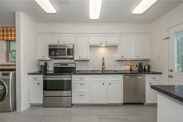 1803 Southwood Drive, College Station, TX 77840