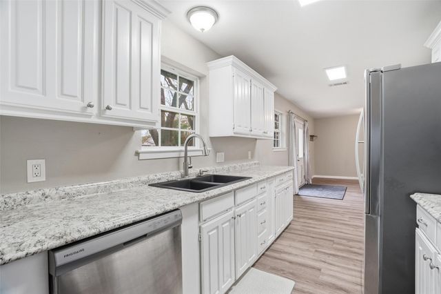 120 NW Suzanne Terrace, Burleson, TX 76028