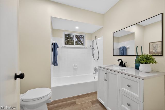 6580 Barton Road, North Olmsted, OH 44070