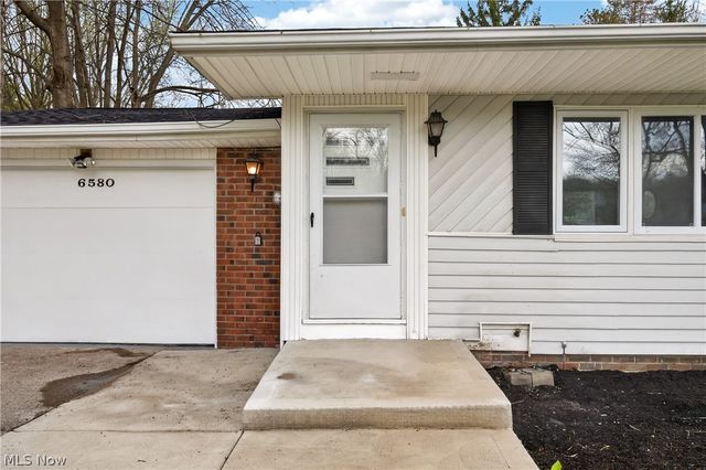 6580 Barton Road, North Olmsted, OH 44070